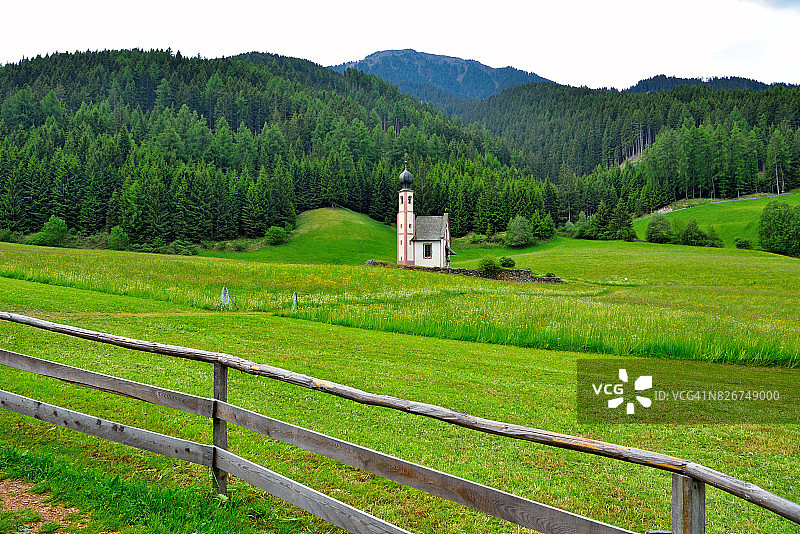 富内斯山谷风光（意大利）图片素材
