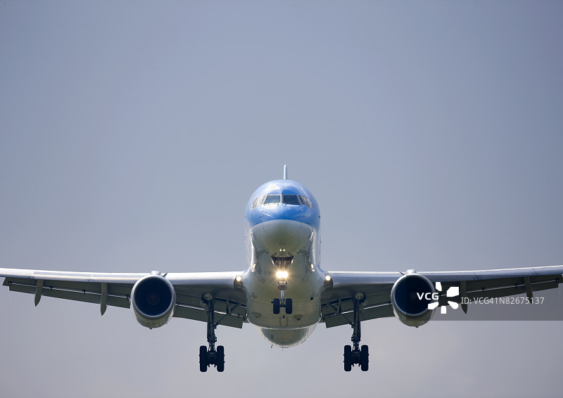 客机着陆图片素材