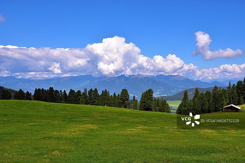 富内斯山谷风光（意大利）图片素材