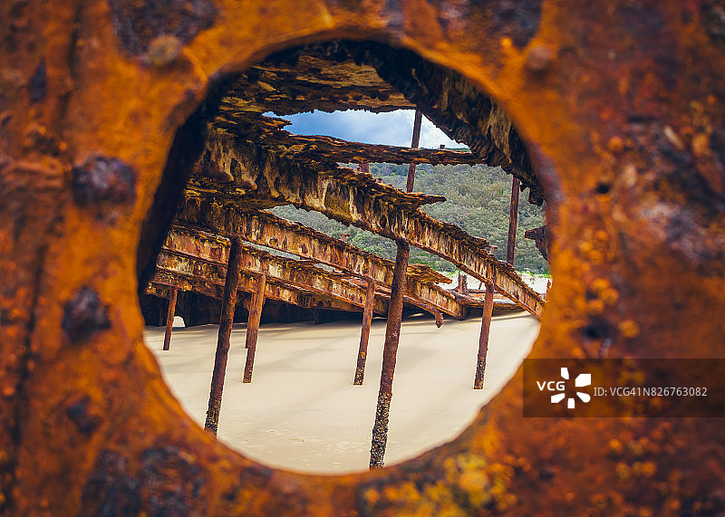 玛喜诺号残骸搁浅在澳大利亚昆士兰州弗雷泽岛的海滩上图片素材