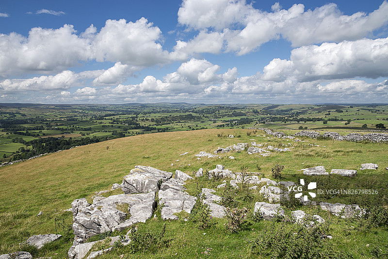 从英格兰德比郡峰区沃尔夫斯科特山看到的景色图片素材