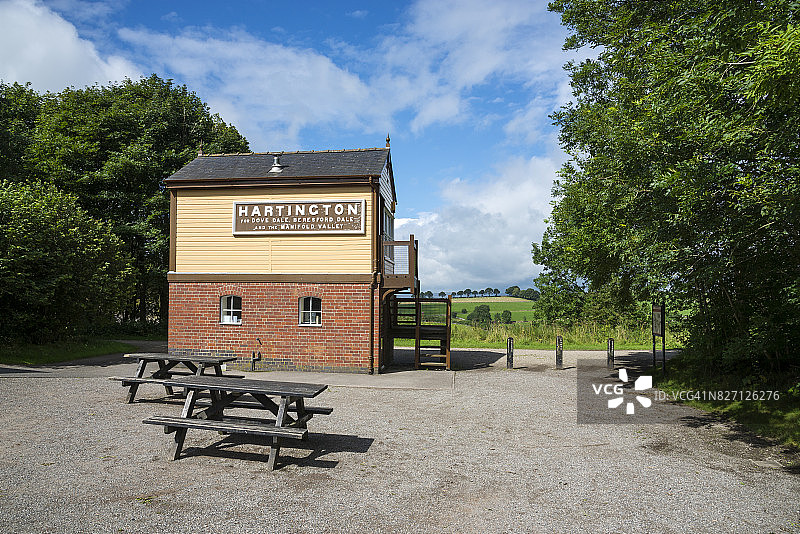 德比郡峰区蒂辛顿小径上的哈廷顿信号箱图片素材