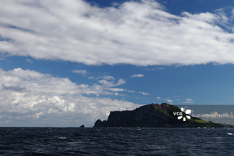 从海上看城山日出峰图片素材