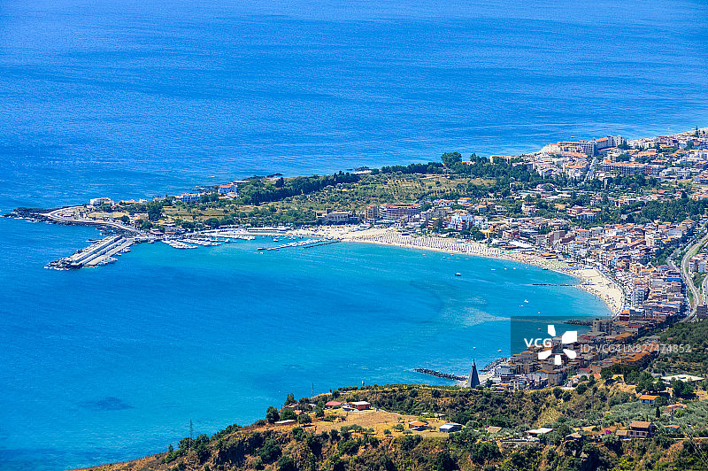 意大利陶尔米纳附近的西西里海岸线图片素材