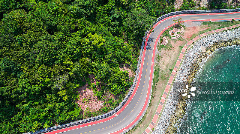 带自行车道的沿海公路俯视图图片素材