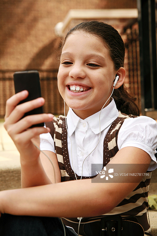 听音乐的女孩图片素材