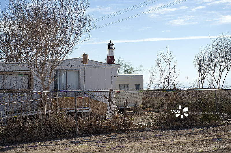 美国加利福尼亚州因皮里尔县孟买海滩大篷车上的灯塔图片素材