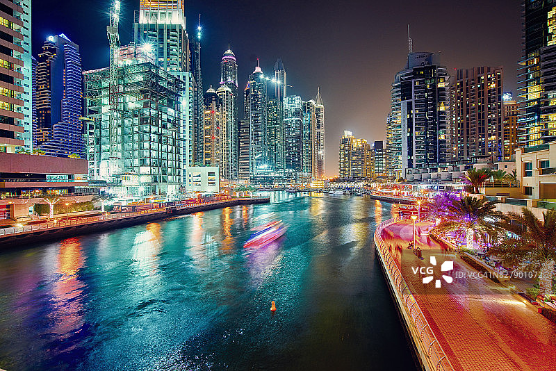 阿拉伯联合酋长国迪拜码头城市天际线图片素材