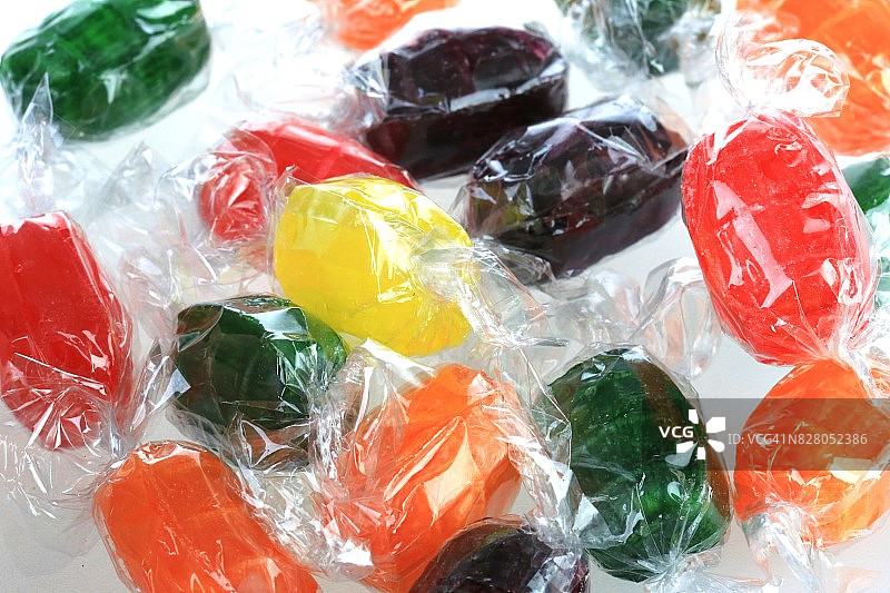 满画幅白色背景上的糖果图片素材