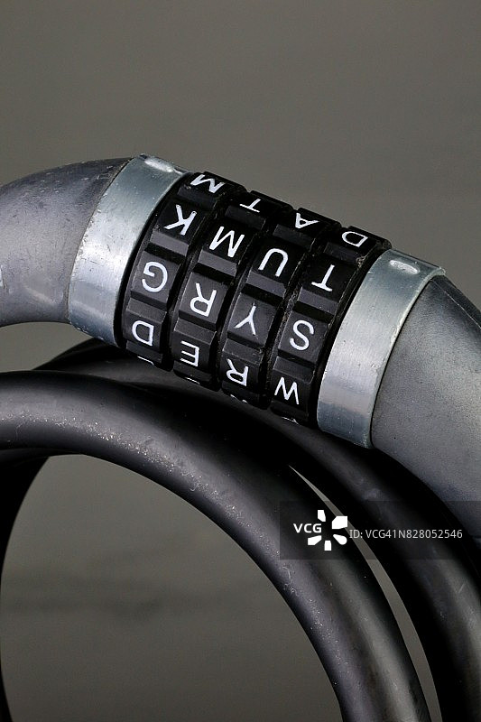 组合自行车锁和柔性链图片素材