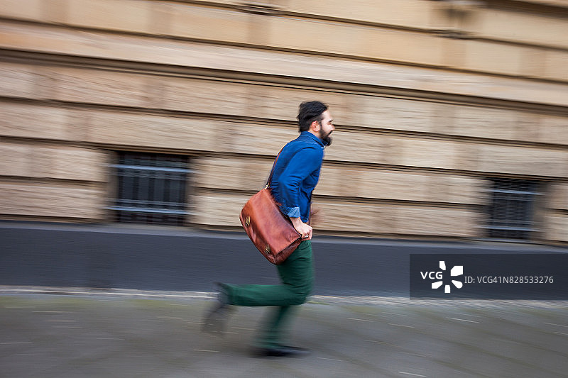 快点，你迟到了！图片素材