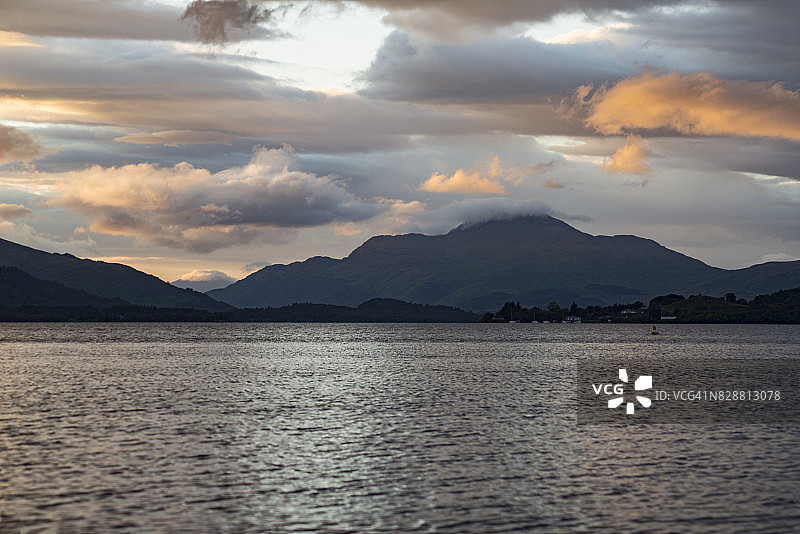 本洛蒙德的日落图片素材