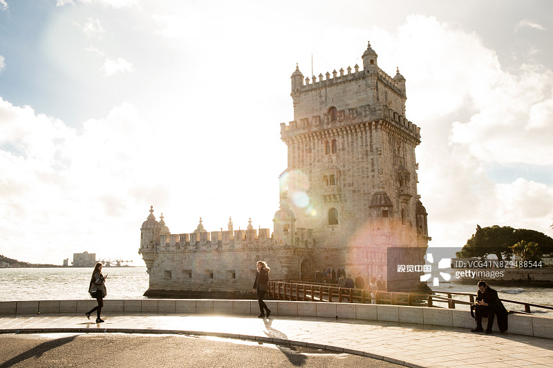 葡萄牙里斯本日落时分的贝伦塔图片素材