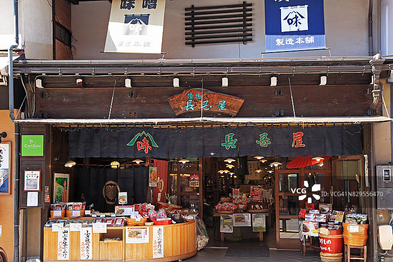 飞驒高山古民居与商店，日本岐阜县高山市图片素材