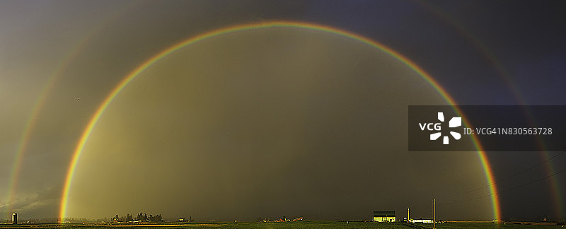 西北太平洋的彩虹图片素材
