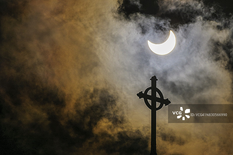 十字架与交食图片素材