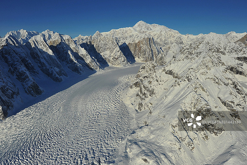 德纳里峰和露丝冰川鸟瞰图图片素材