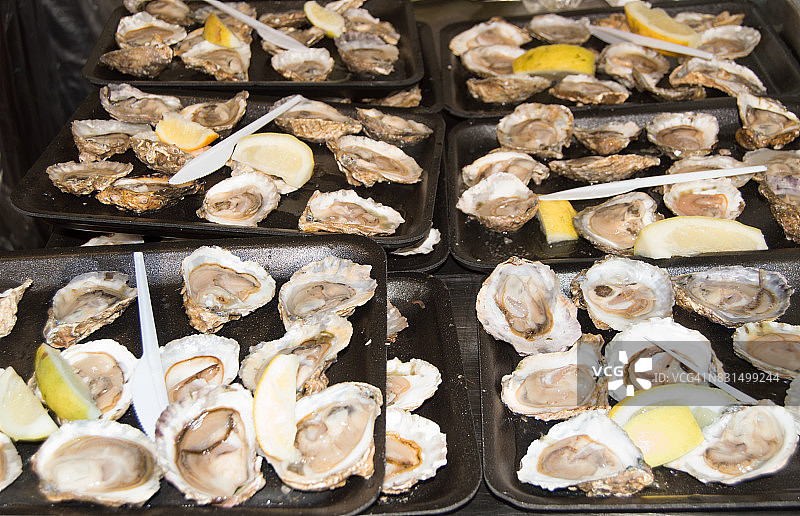 西班牙蓬特韦德拉诺亚的牡蛎美食节图片素材