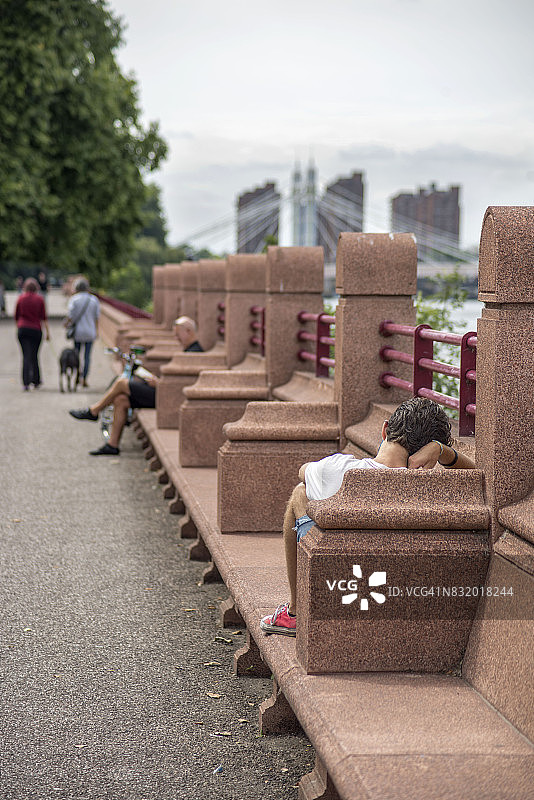 阿尔伯特桥和巴特西公园河畔风光（虚焦轮廓）图片素材