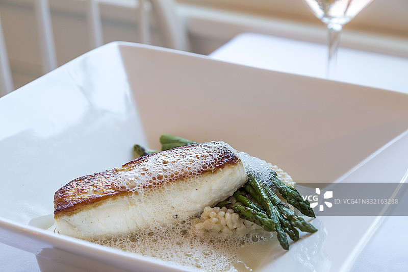 泡沫芦笋大比目鱼图片素材