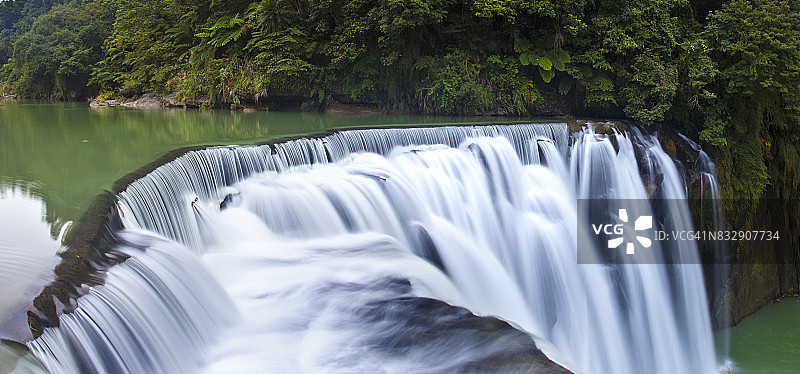 十分瀑布图片素材