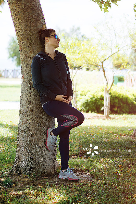 身材积极的女性图片素材