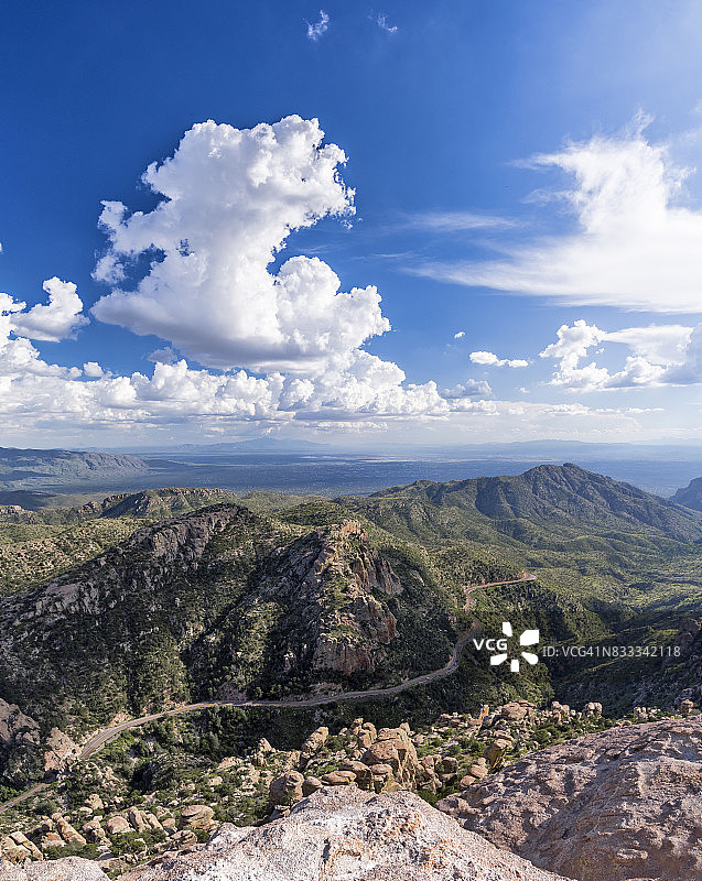莱蒙山与季风云，亚利桑那州图片素材