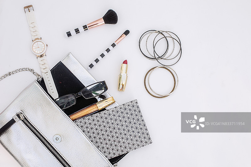 女士包包内物品俯视图图片素材