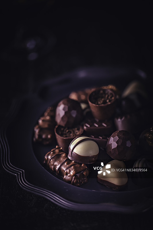精选巧克力果仁糖图片素材