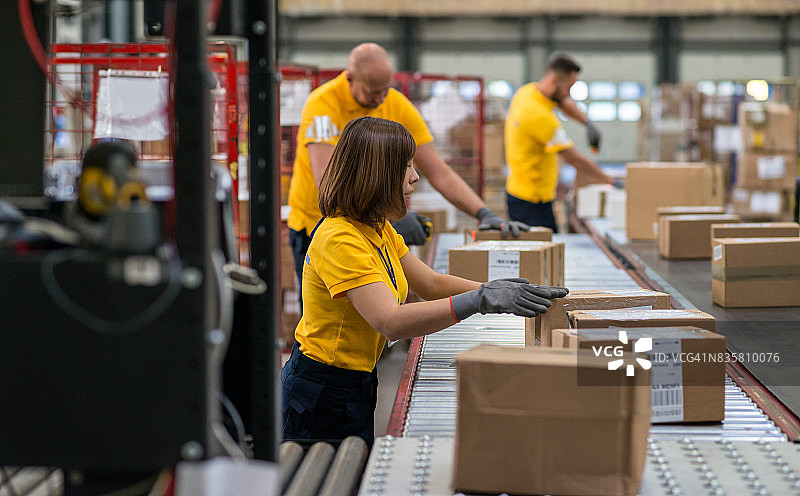 扫描和检查箱子图片素材