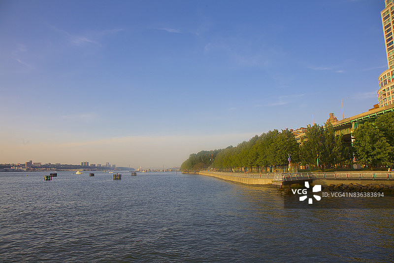 纽约市70街哈德逊河北部景观图片素材