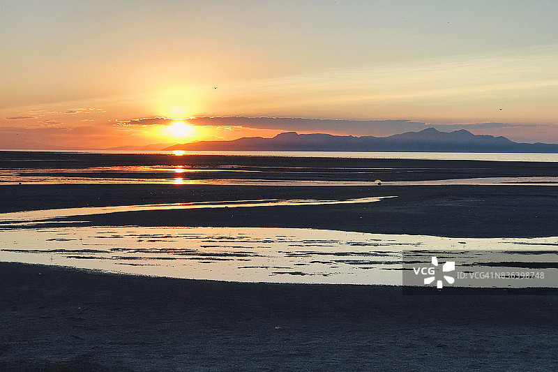 大盐湖上的日落图片素材