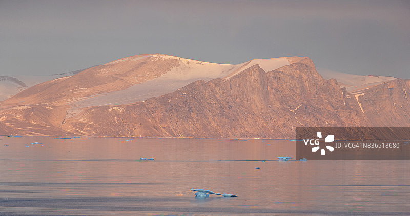 黎明时的巴芬岛图片素材