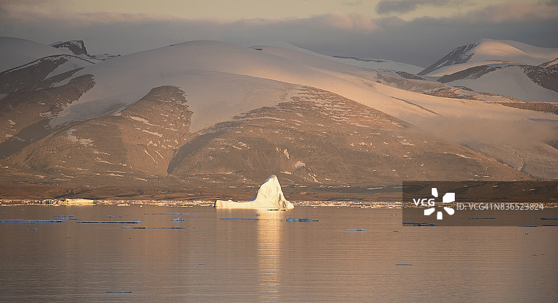 黎明时的巴芬岛图片素材