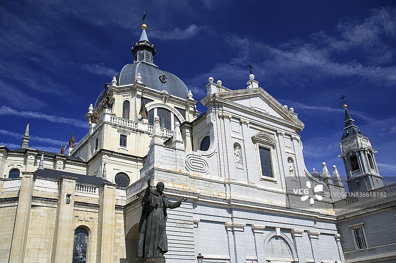 西班牙马德里阿尔穆德纳圣母主教座堂图片素材