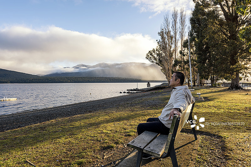 蒂阿瑙湖湖畔图片素材