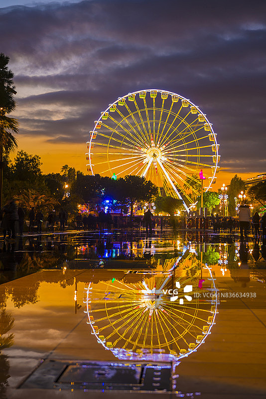 尼斯喷泉和摩天轮图片素材