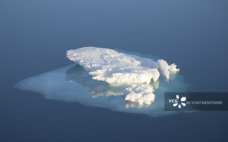 庞德因莱特附近的冰山图片素材