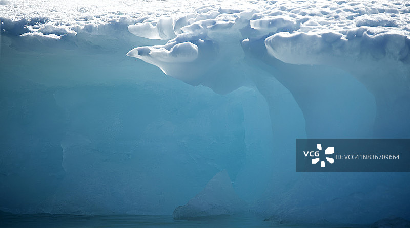 庞德因莱特附近的冰山图片素材