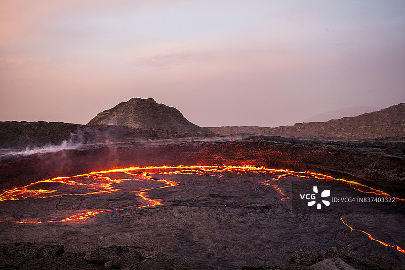 埃尔塔阿雷火山熔岩湖图片素材