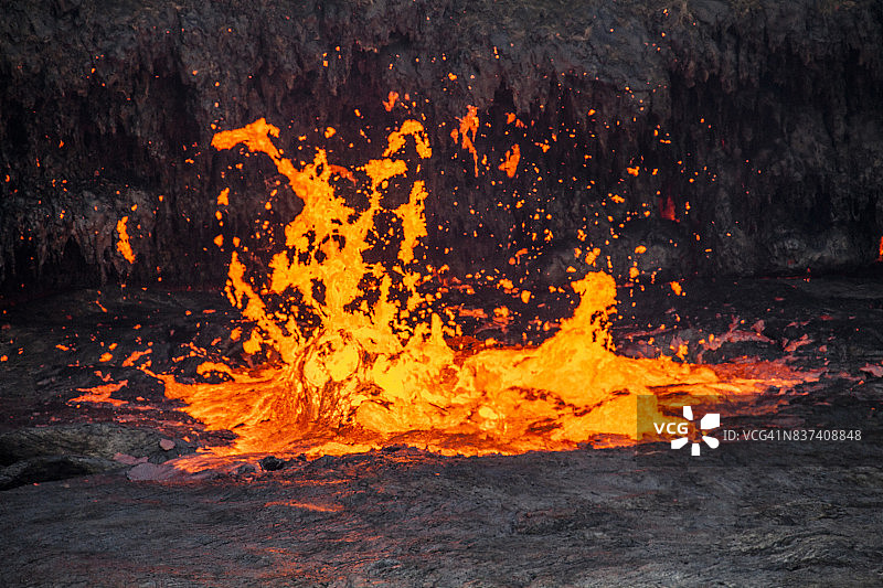 埃尔塔阿雷火山熔岩湖图片素材