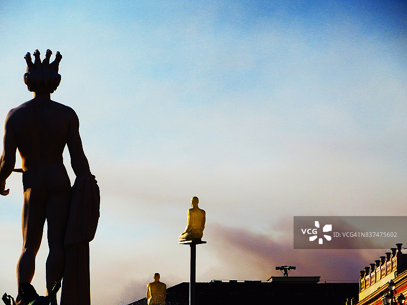 尼斯马塞纳广场上空的火灾烟雾图片素材