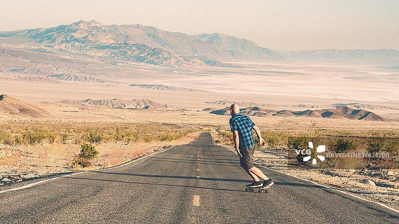 死亡谷的滑板运动图片素材