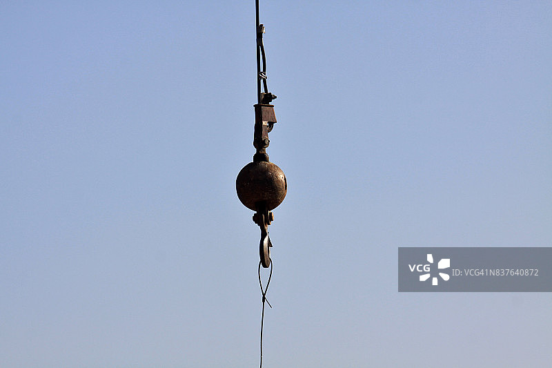 物料搬运起重机上的吊钩特写图片素材