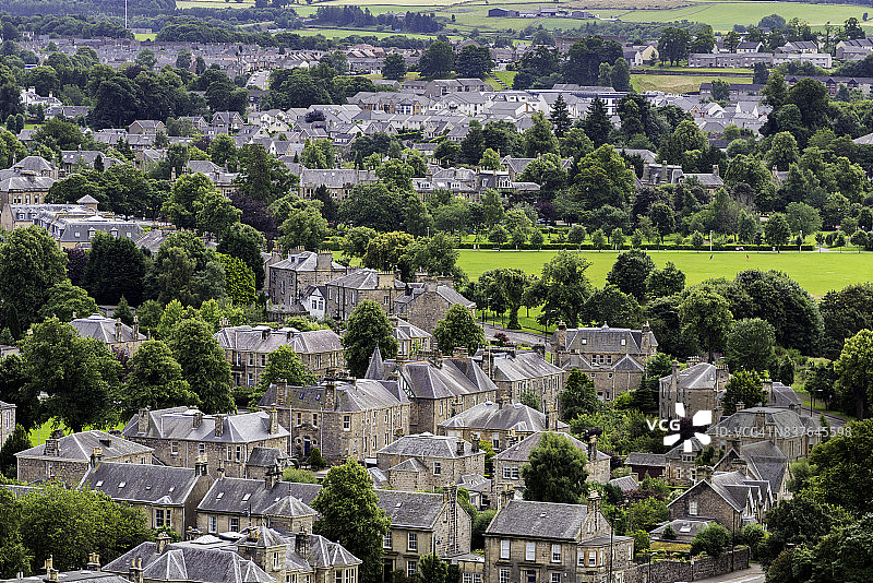 从斯特灵城堡眺望苏格兰斯特灵的中世纪屋顶图片素材