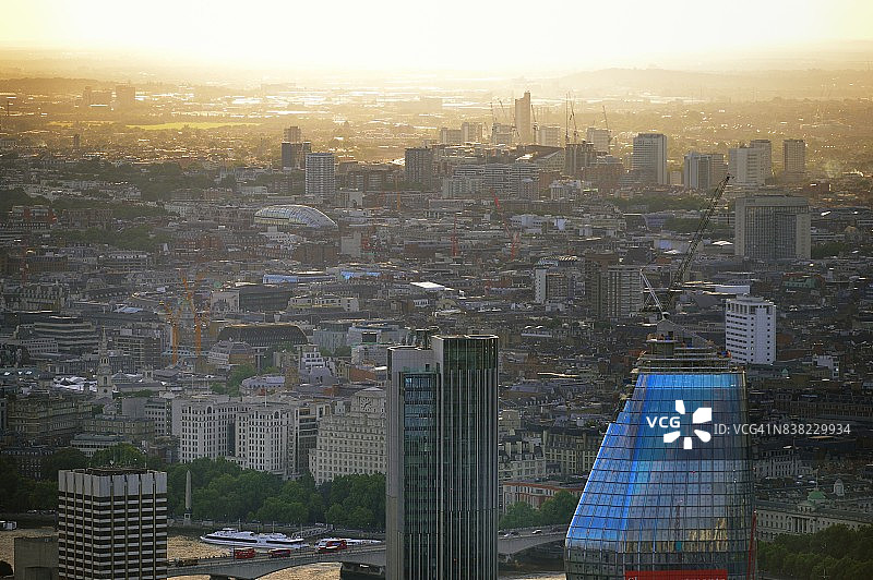 伦敦日落时分的鸟瞰图图片素材