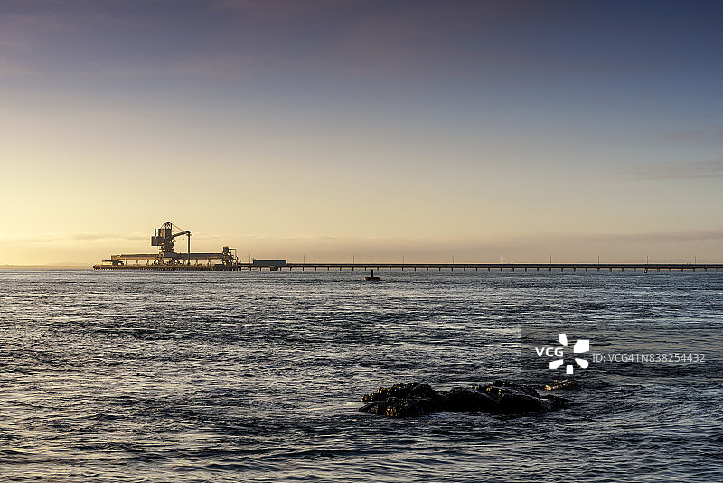 悬崖日落图片素材