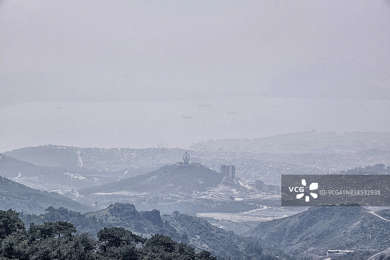 从亚曼拉尔山观看卡尔西亚卡海岸和伊兹密尔海湾图片素材