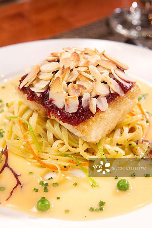 红门小酒馆的杏仁硬皮比目鱼，加拿大惠斯勒图片素材