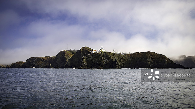 水上视角的博尼塔角灯塔图片素材